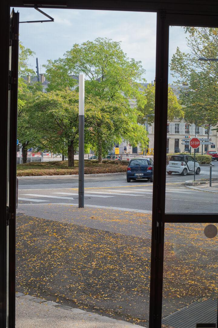 Local commercial - place des Epars