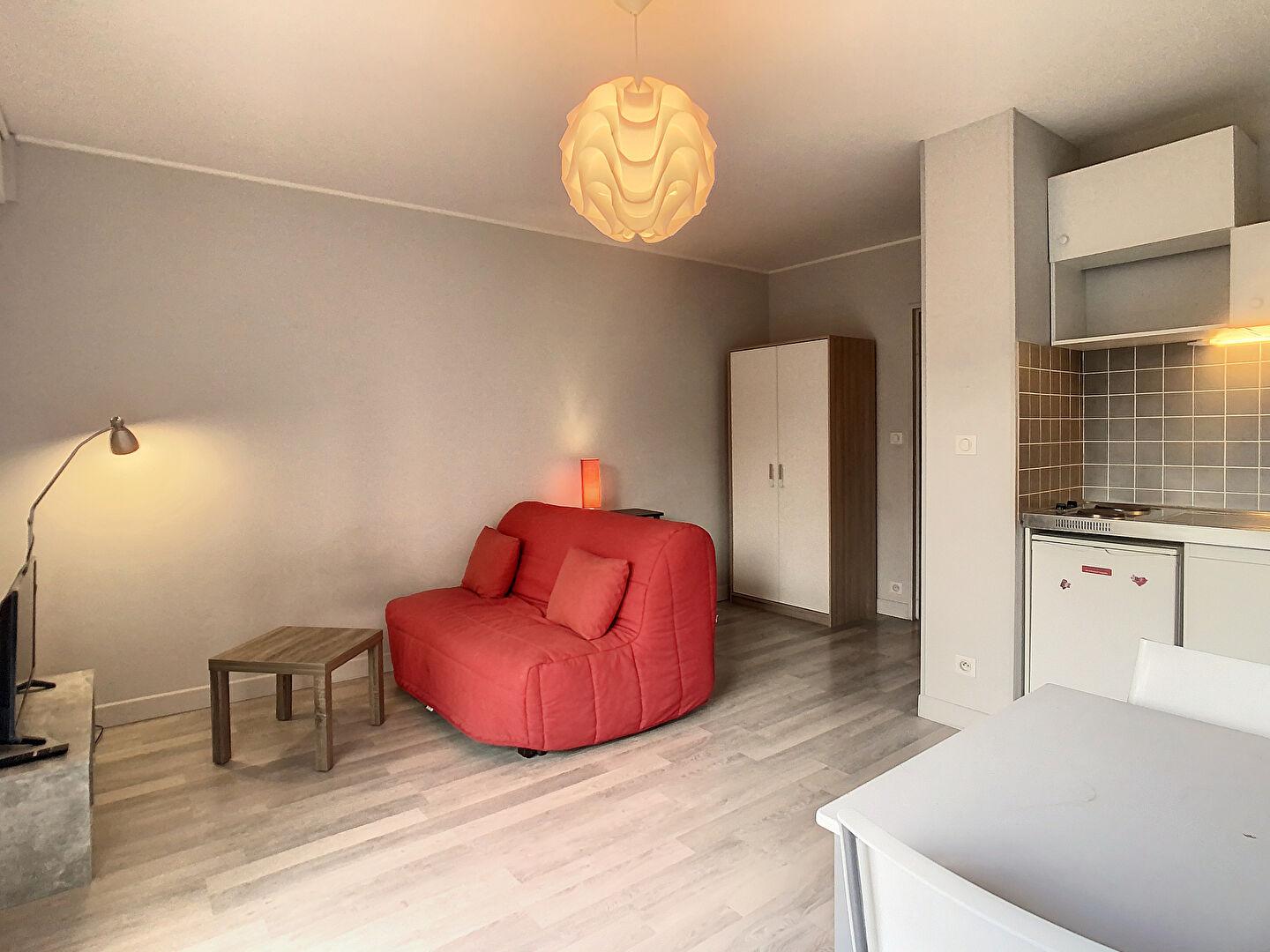 Chartres - studio meublé avec balcon et parking