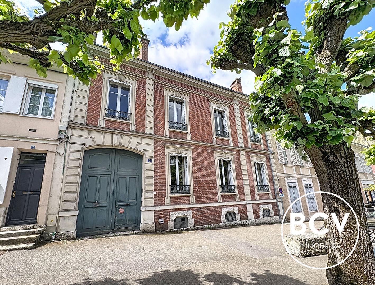 Maison de caractère et dépendances d'environ 320 m²