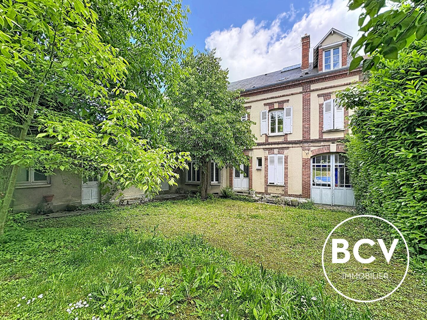 Maison de caractère et dépendances d'environ 320 m²