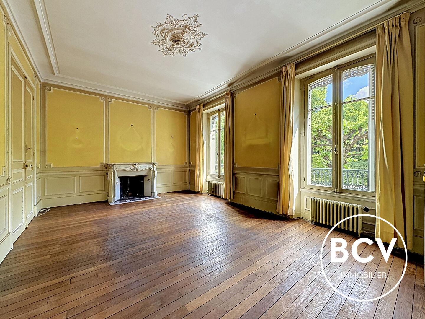 Maison de caractère et dépendances d'environ 320 m²