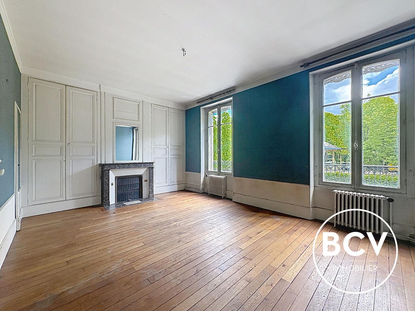 Maison de caractère et dépendances d'environ 320 m²