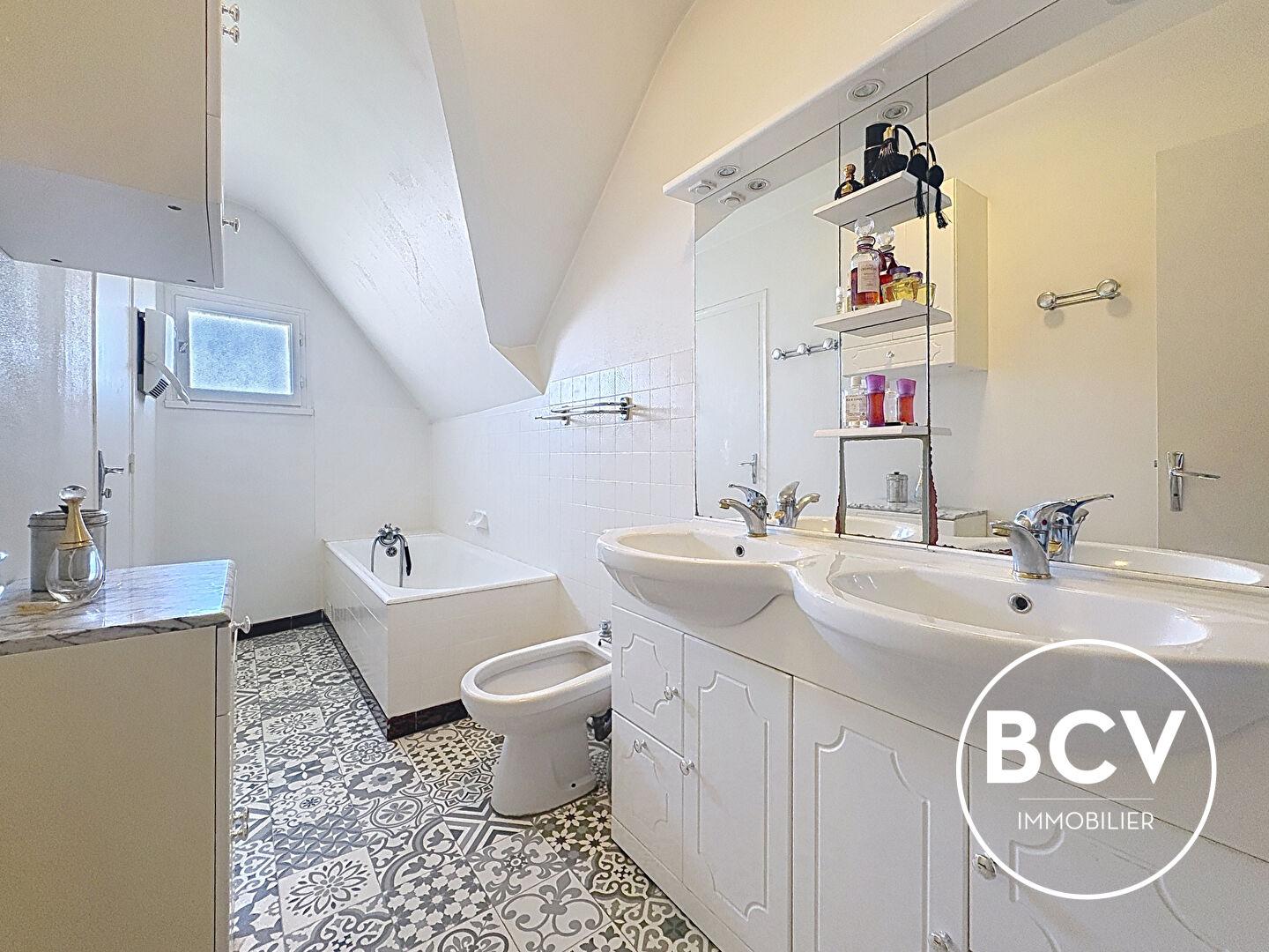 Maison Chartres 9 pièce(s) 233 m²
