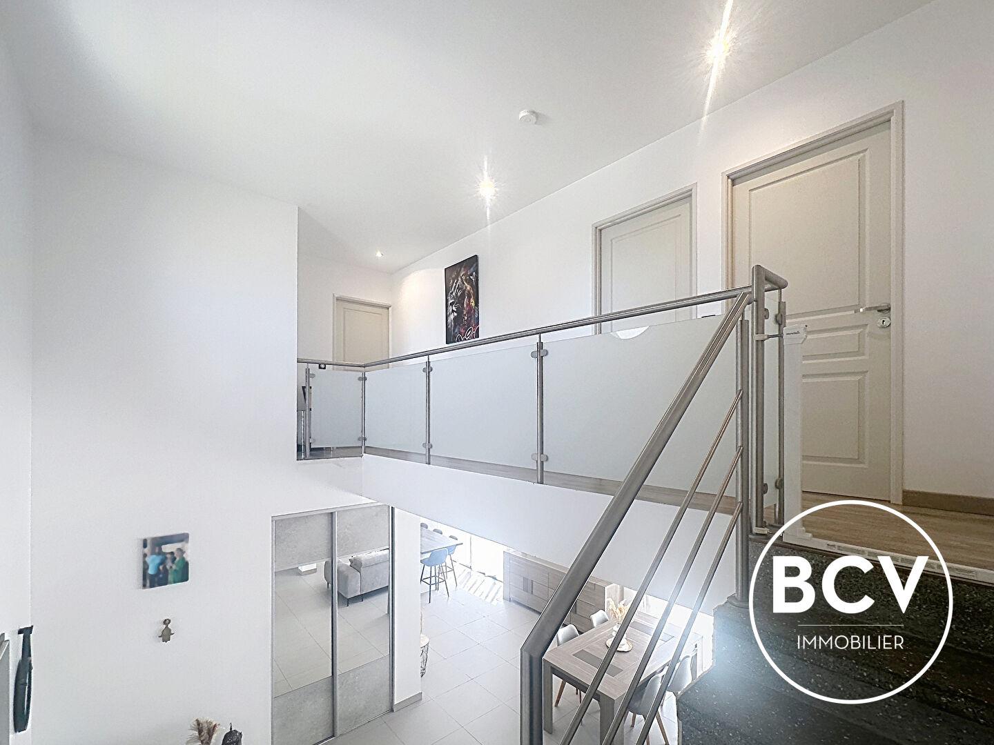Maison de 2016, 4 chambres, garage double.