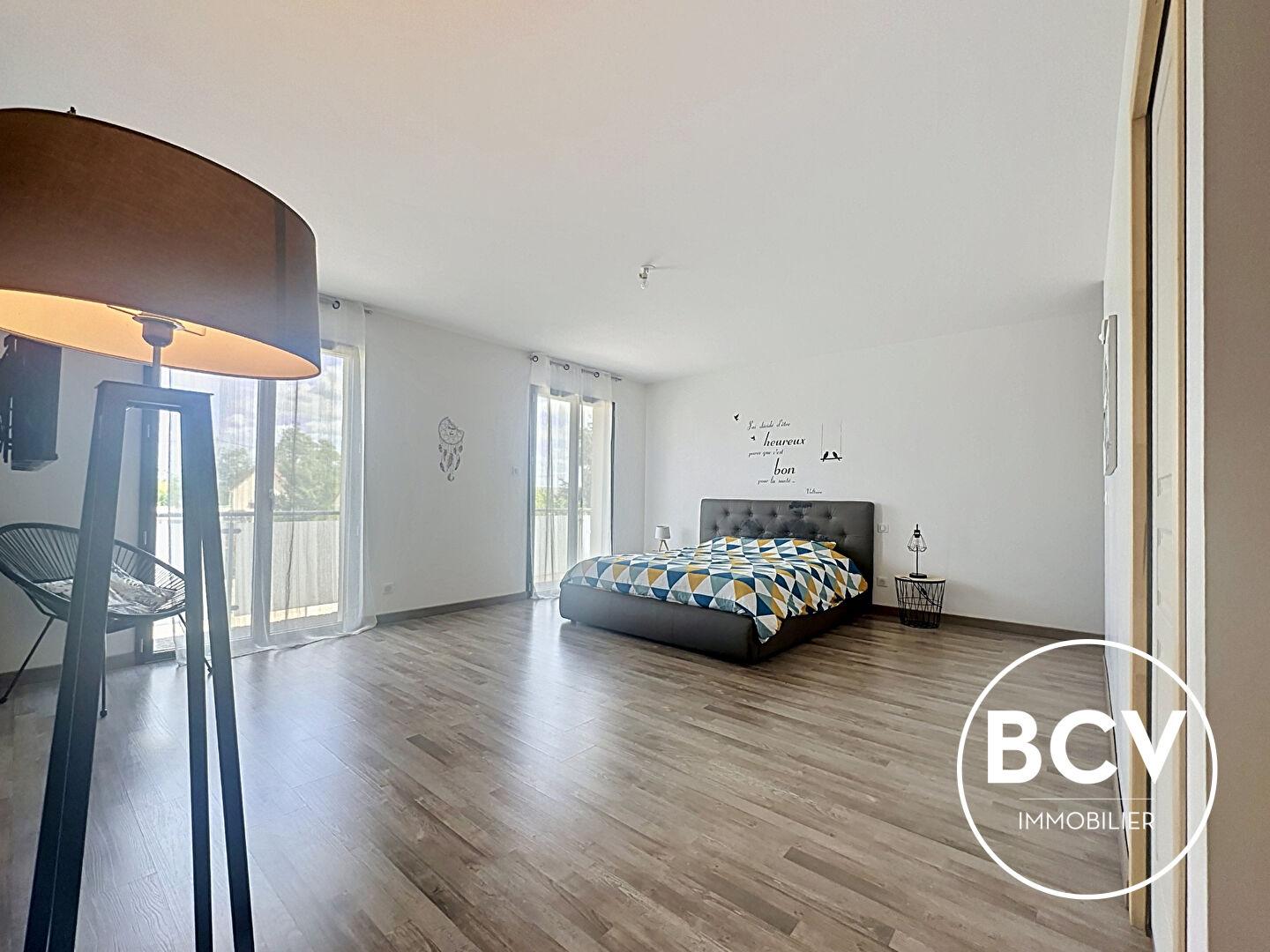 Maison de 2016, 4 chambres, garage double.