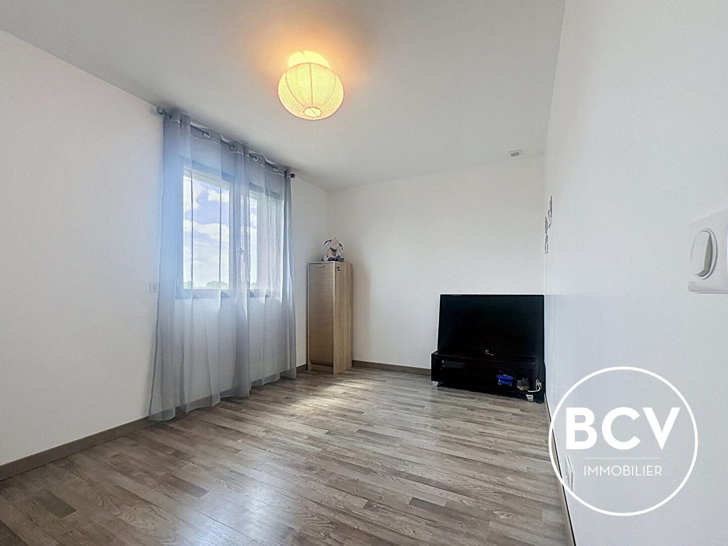 Maison de 2016, 4 chambres, garage double.
