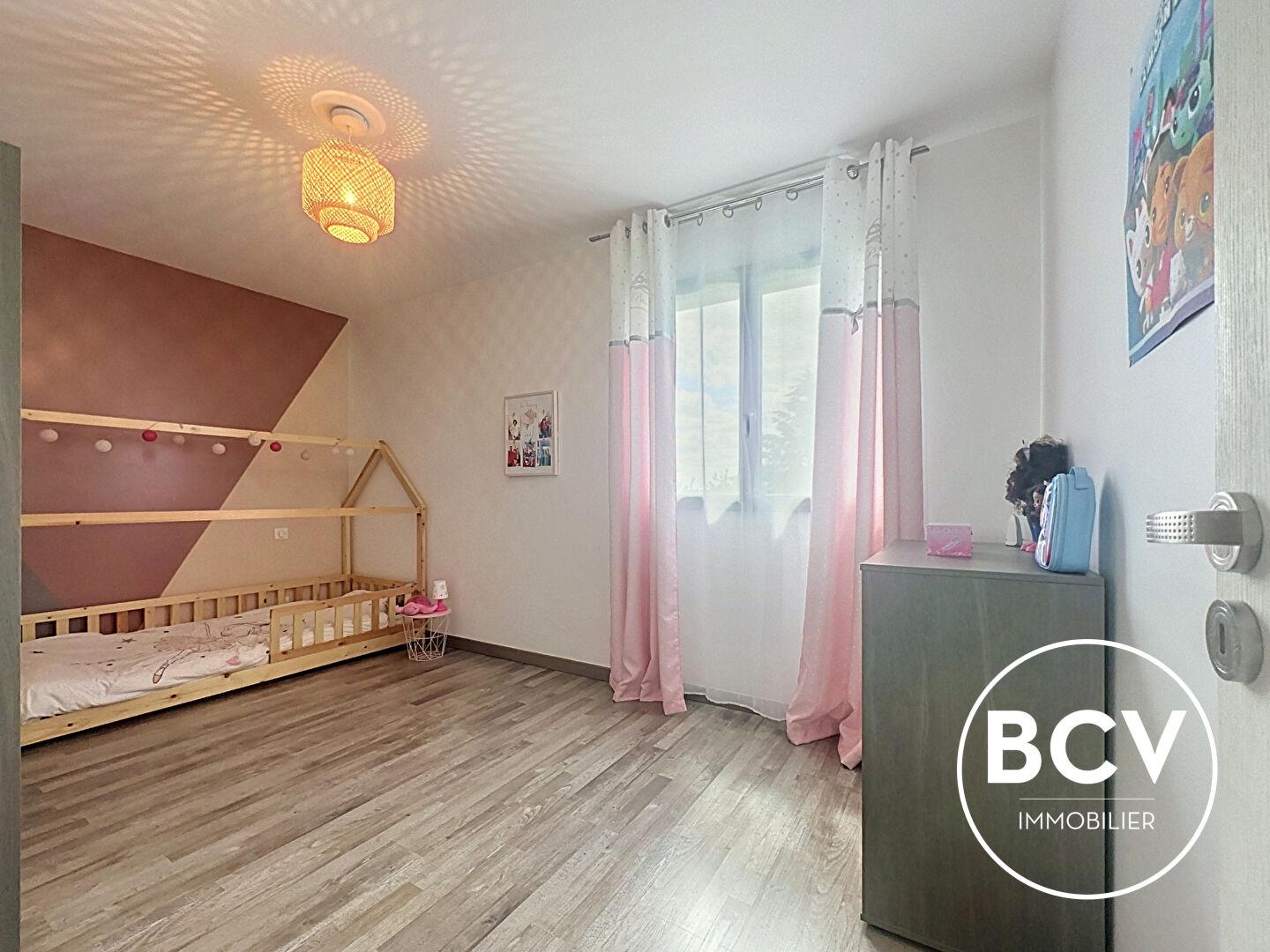 Maison de 2016, 4 chambres, garage double.