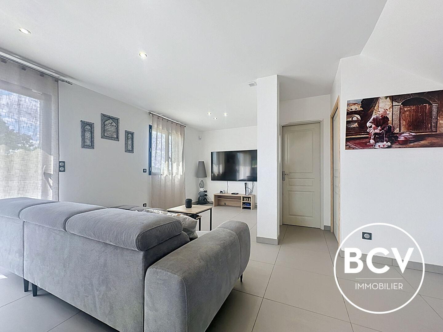 Maison de 2016, 4 chambres, garage double.