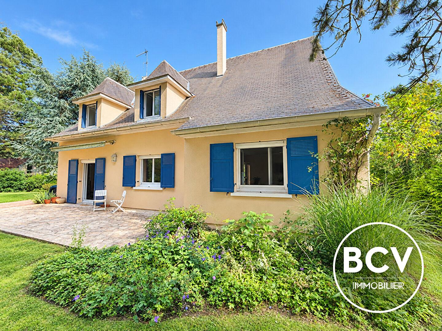 Luisant Val de la cavée. maison T7 de 221 m²