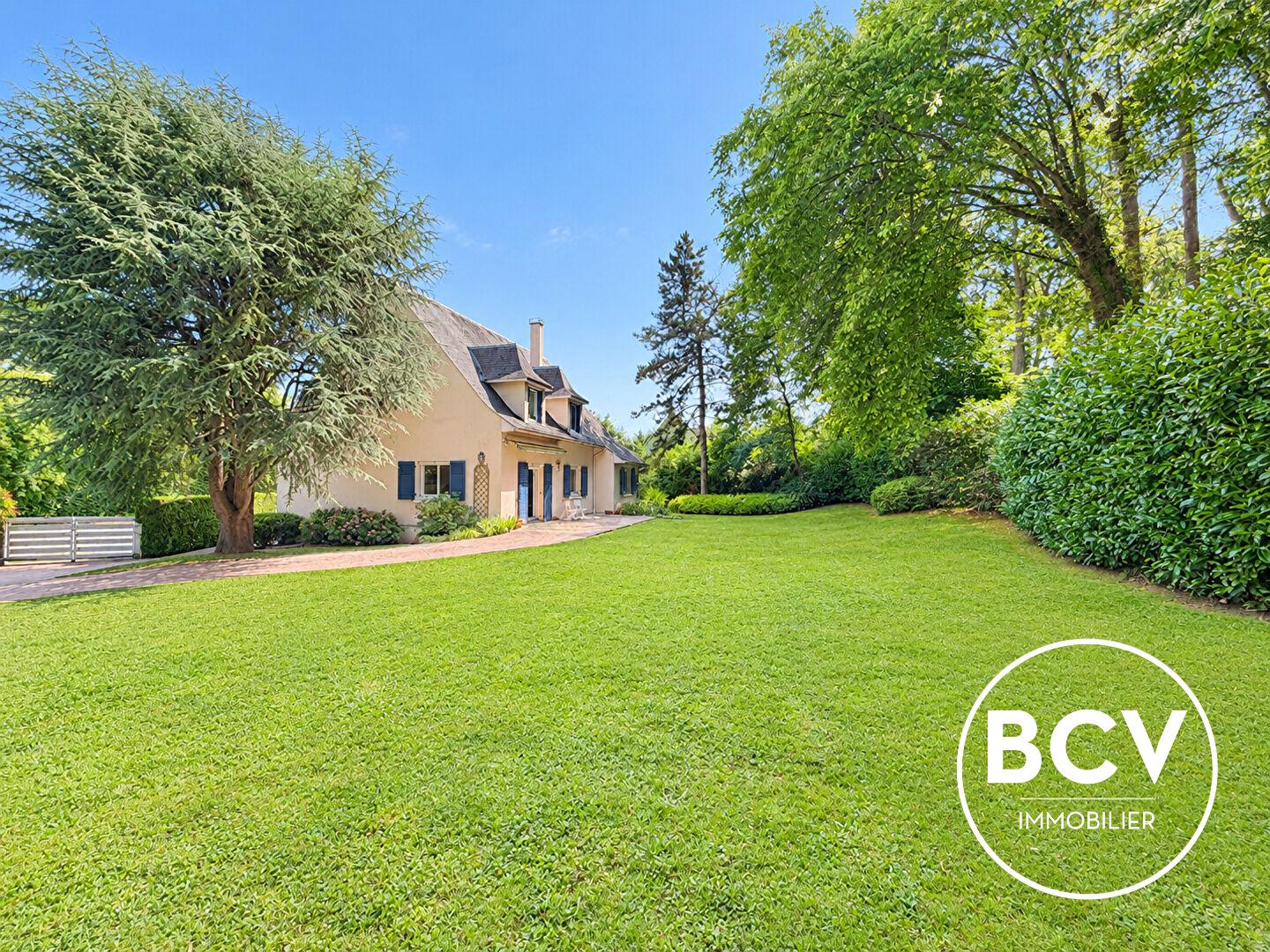Luisant Val de la cavée. maison T7 de 221 m²