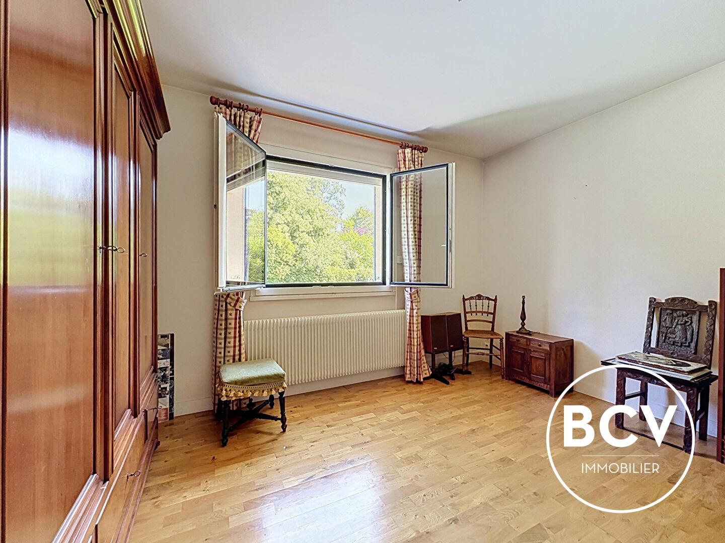Maison Luisant T7 de 221 m2 Proche bords de l'Eure