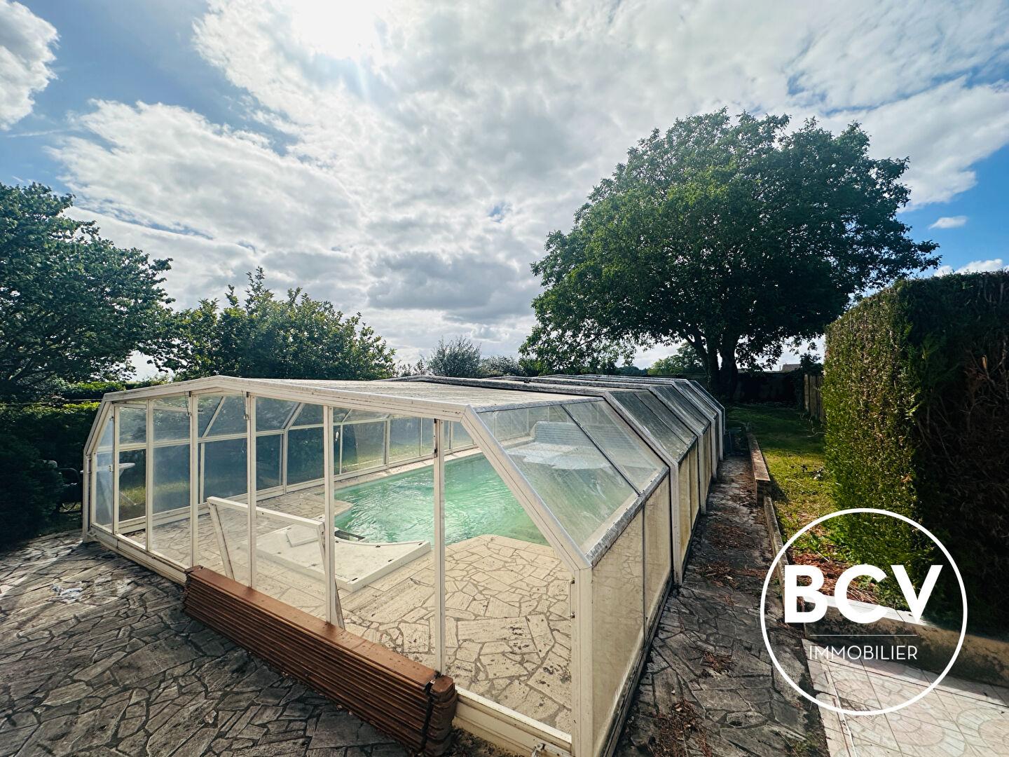 CORANCEZ (28)  Maison T7. Vérandas, piscine et dépendance.