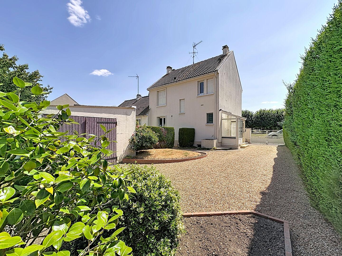 Maison T4  avec grand garage
