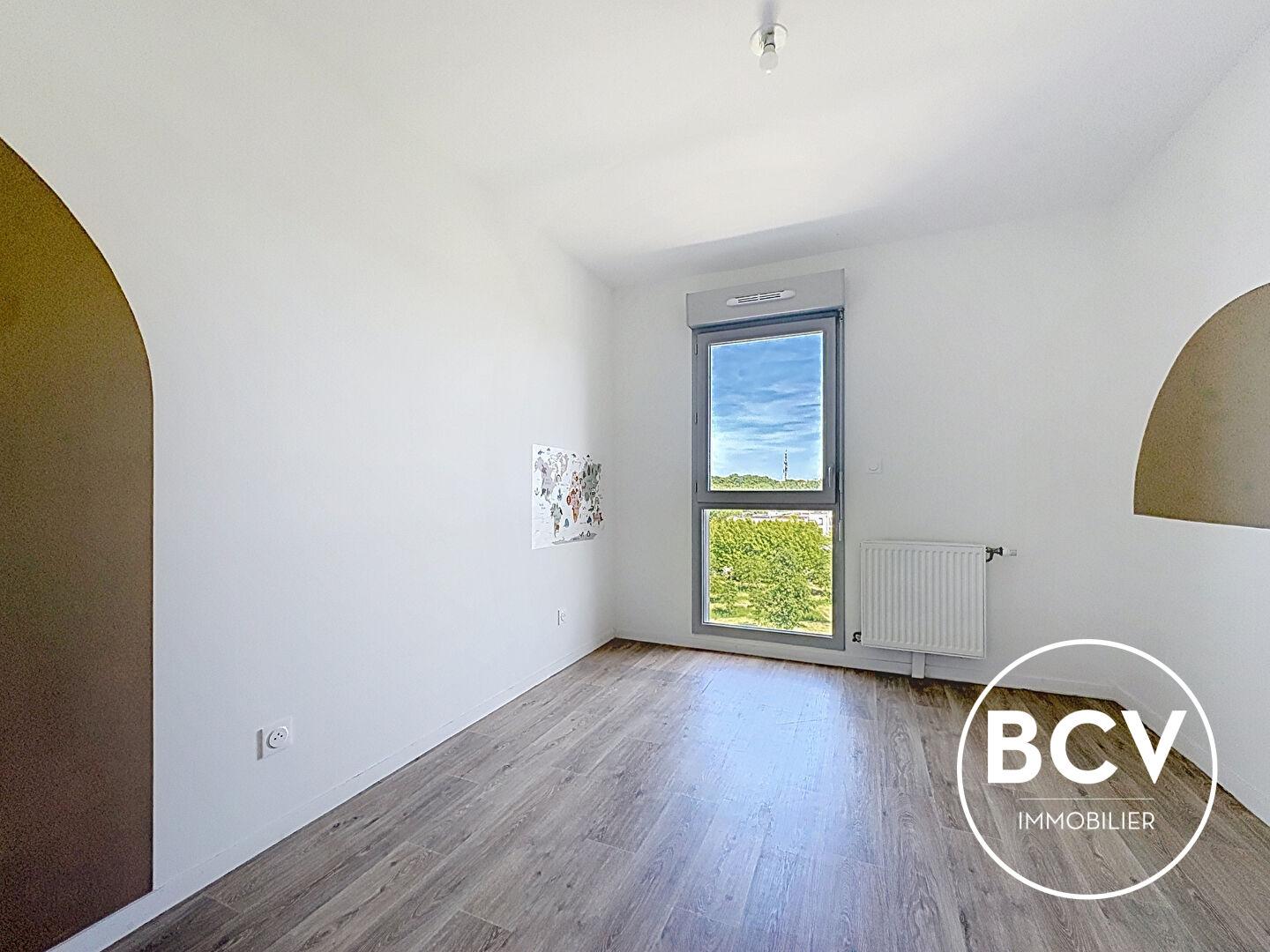 T5 NEUF DERNIER ETAGE AVEC TERRASSE + 2 PLACES DE PARKING