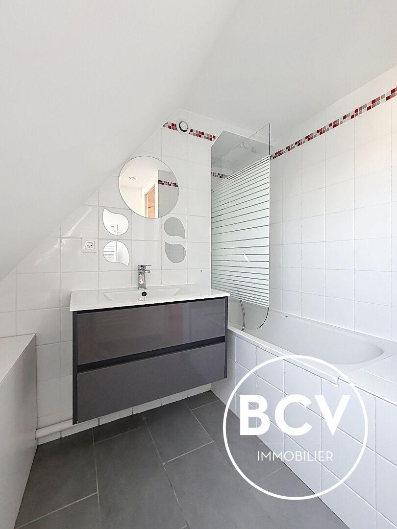 Appartement duplex plein-centre de Gallardon