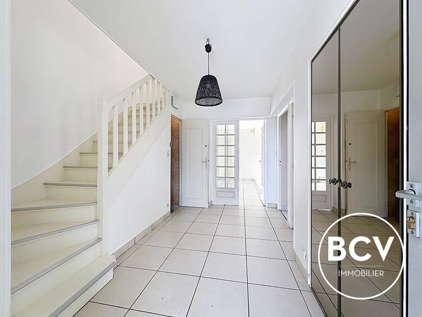 LEVES (28, maison de maçon T7  197M² sous-sol total , piscine et garage double