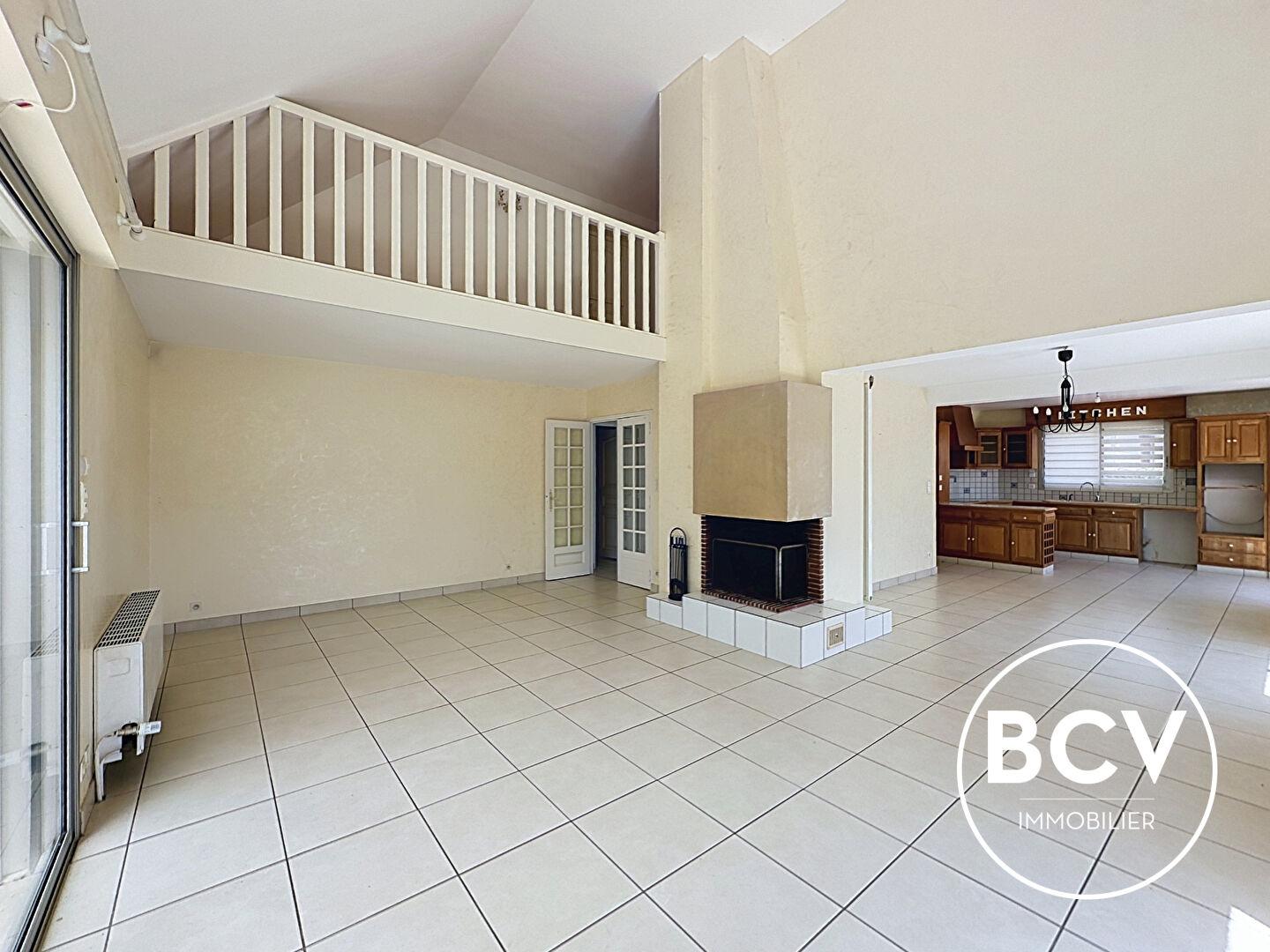 LEVES (28, maison de maçon T7  197M² sous-sol total , piscine et garage double
