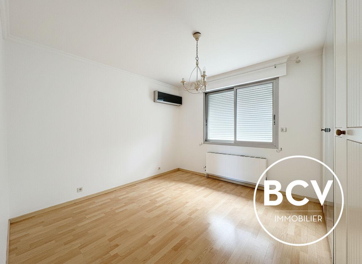 LEVES (28, maison de maçon T7  197M² sous-sol total , piscine et garage double