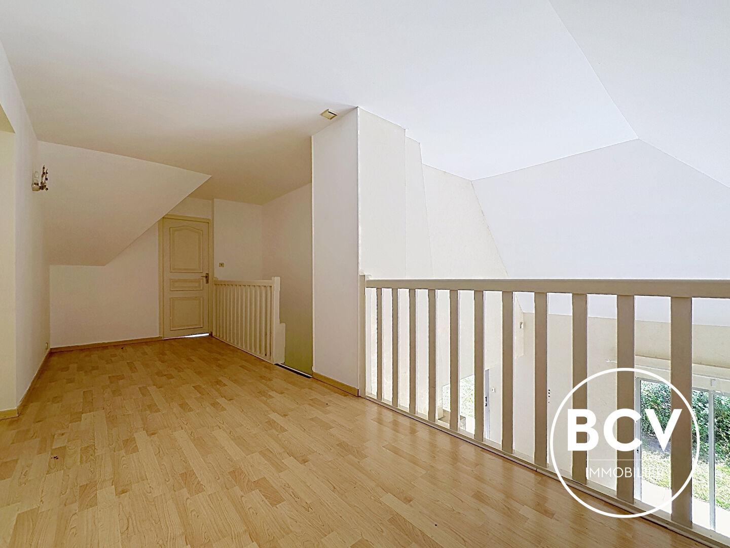 LEVES (28, maison de maçon T7  197M² sous-sol total , piscine et garage double