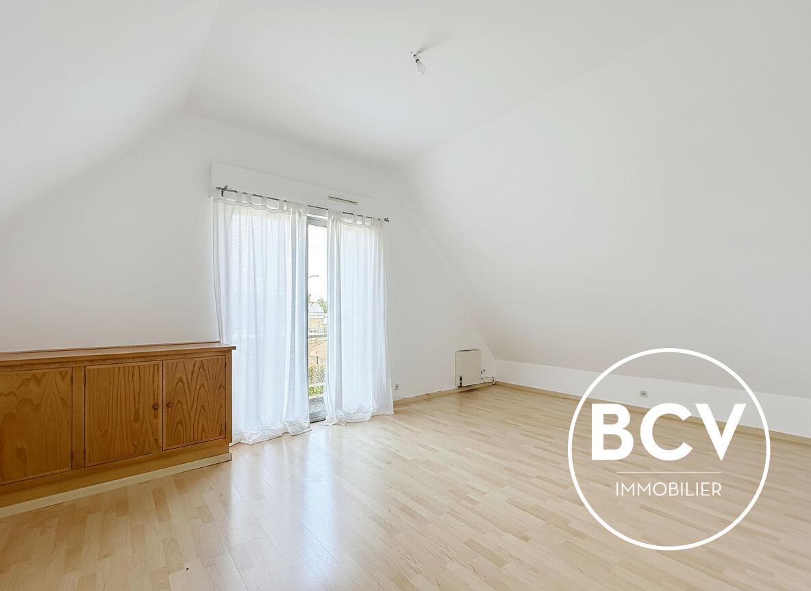 LEVES (28, maison de maçon T7  197M² sous-sol total , piscine et garage double