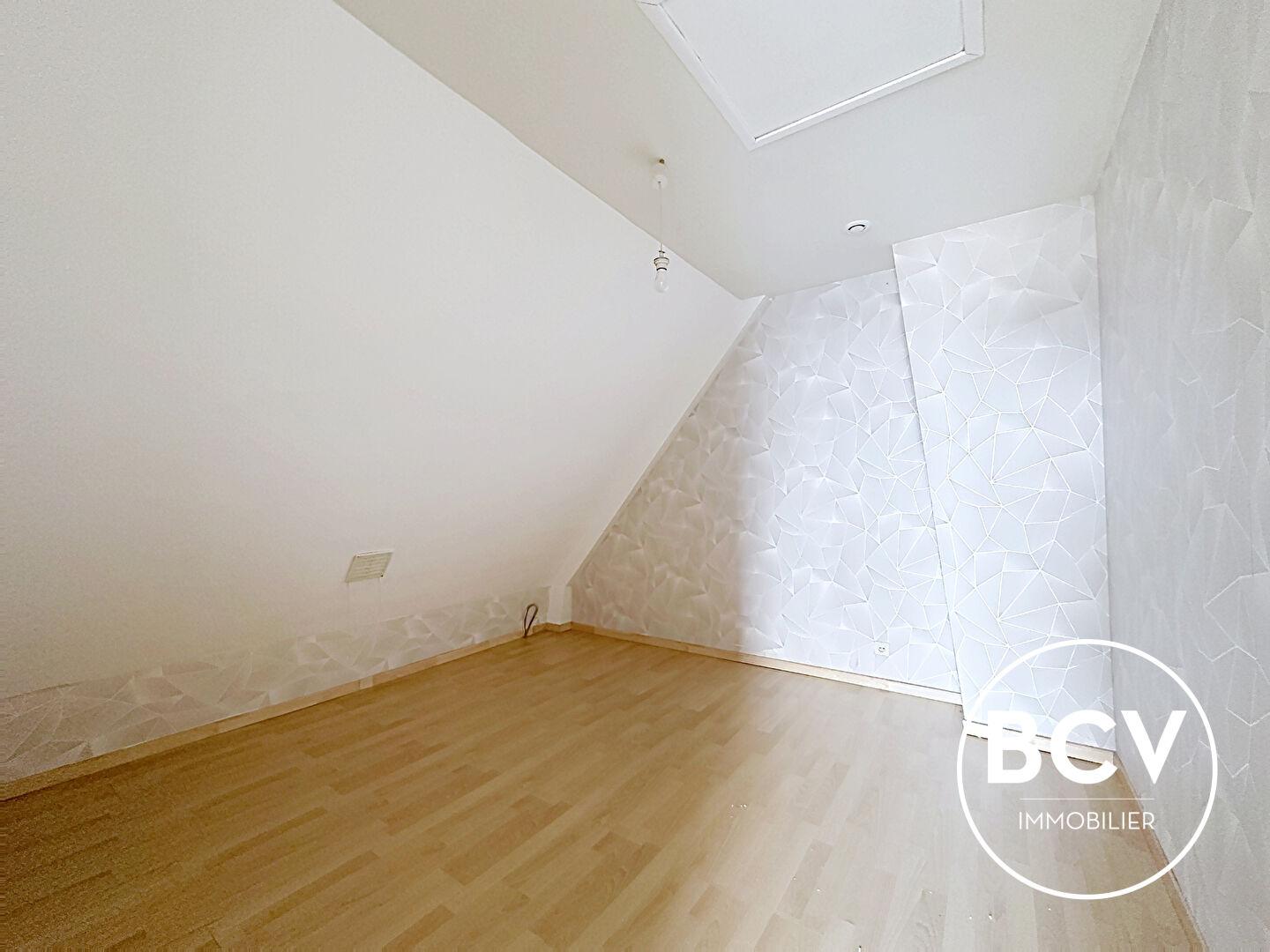 LEVES (28, maison de maçon T7  197M² sous-sol total , piscine et garage double