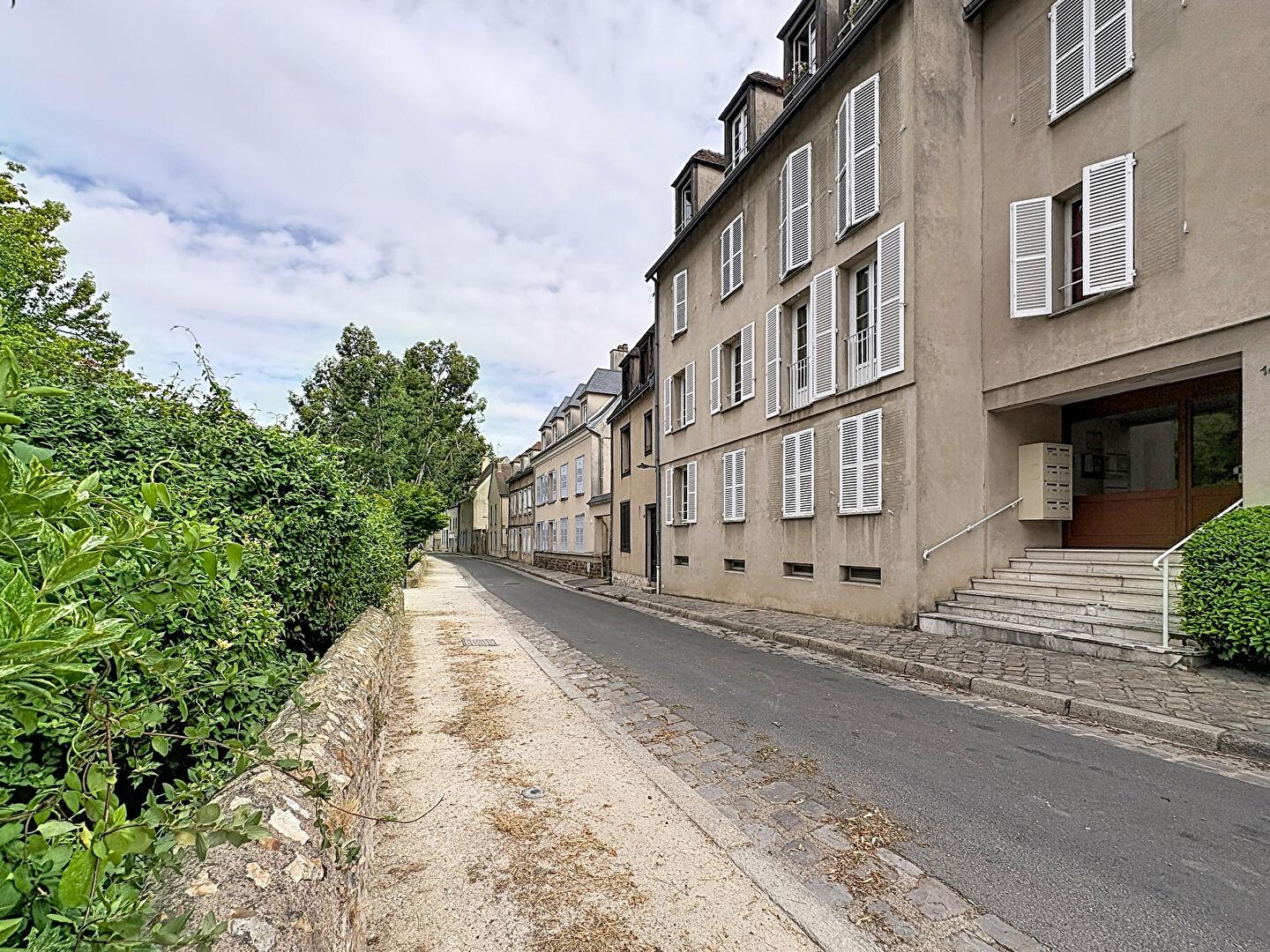 CHARTRES - basse ville - grand 3 pièces avec parking