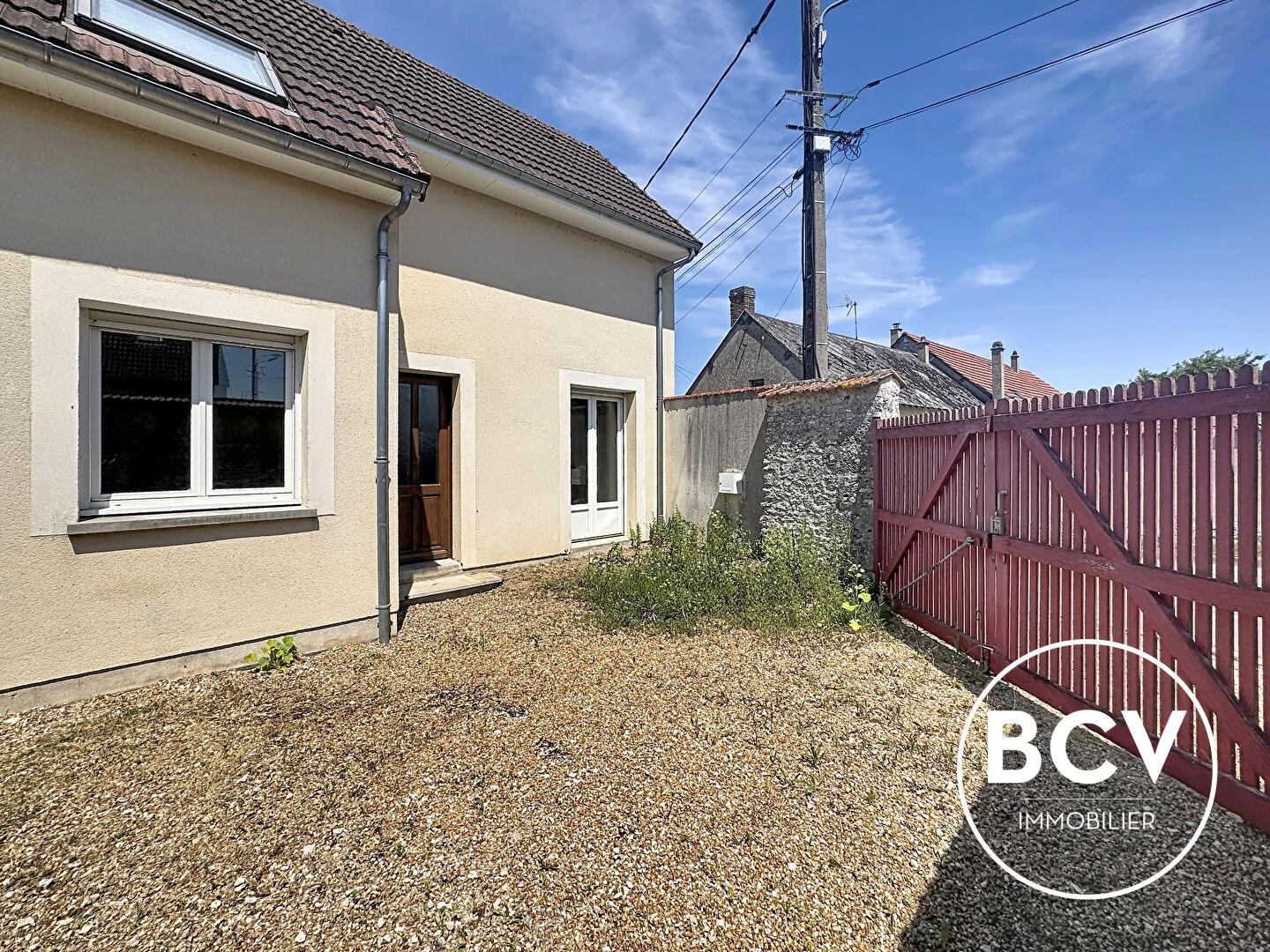 Berchères Les Pierres - maison 3 chambres avec petite cour