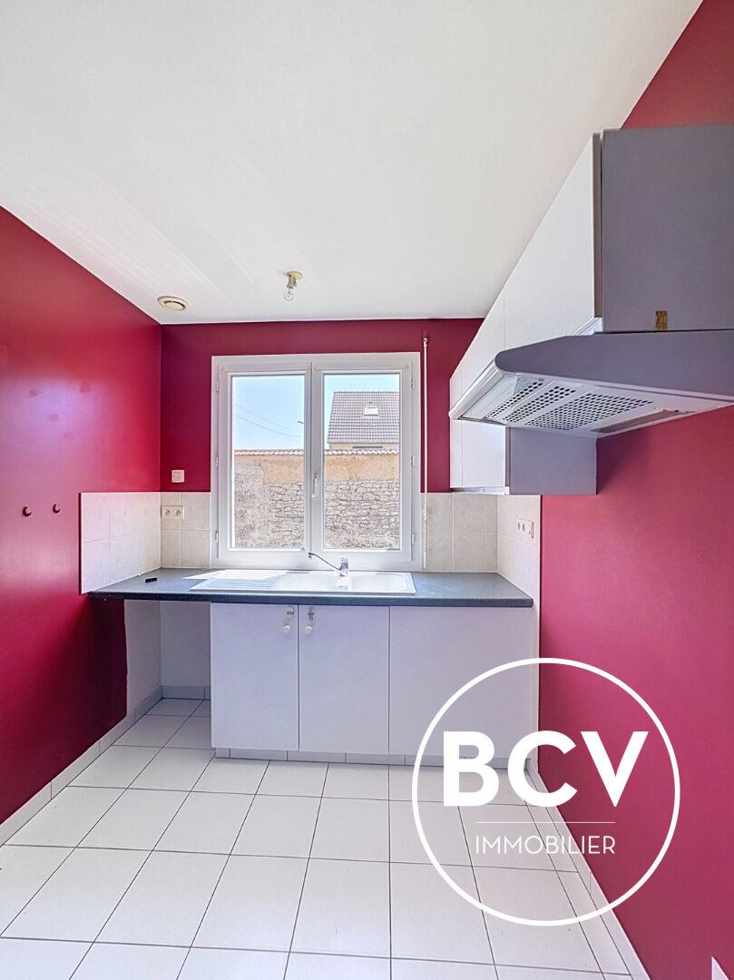 Berchères Les Pierres - maison 3 chambres avec petite cour