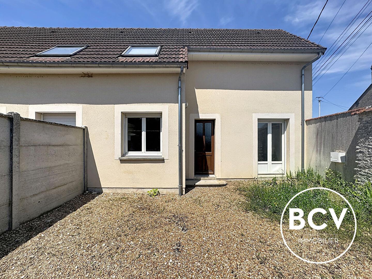 Berchères Les Pierres - maison 3 chambres avec petite cour
