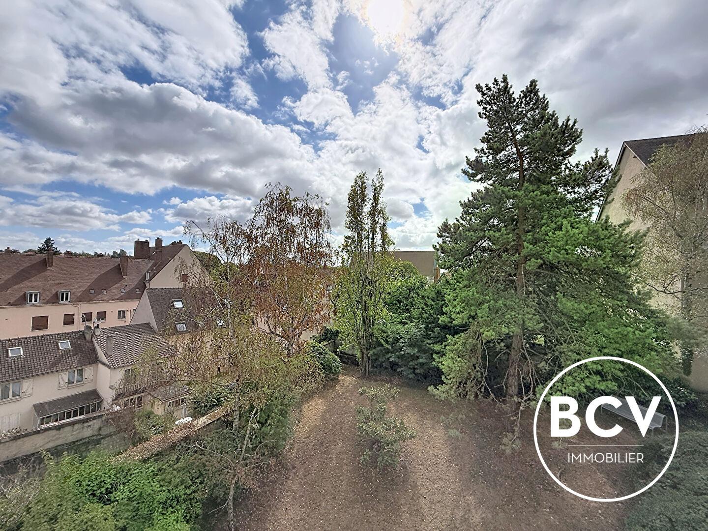 CHARTRES - beau 2 pièces meublé au dernier étage - chauffage et eau inclus