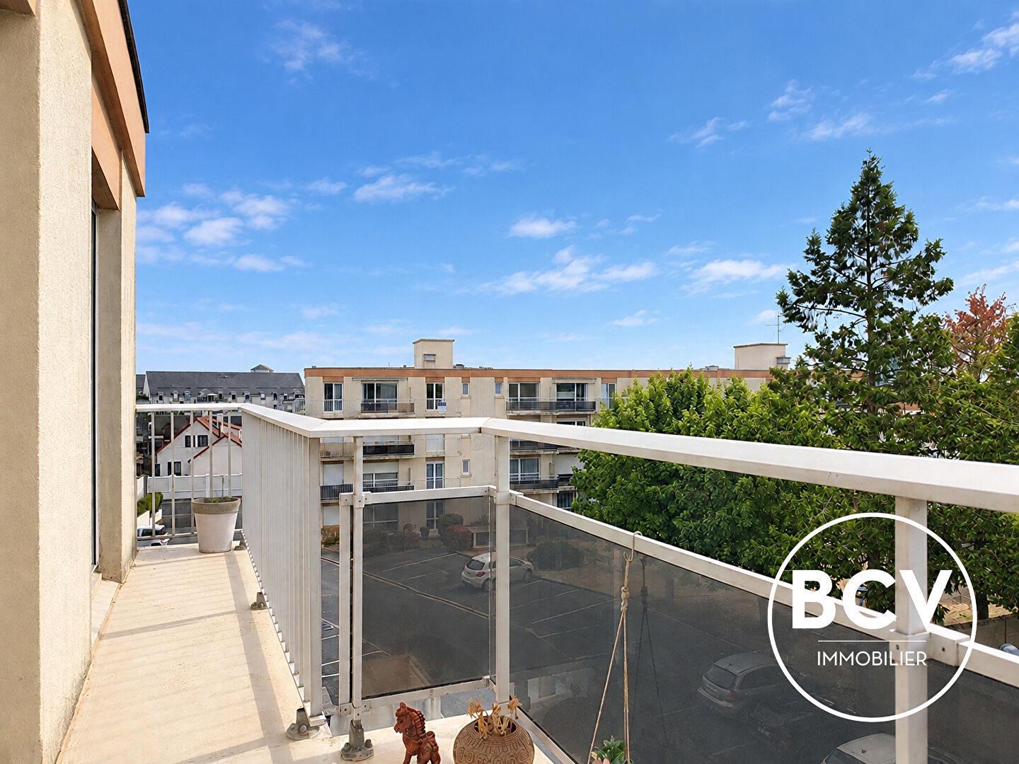 CHARTRES COMTESSES - Appartement traversant rénové - Dernier étage - 2 balcons