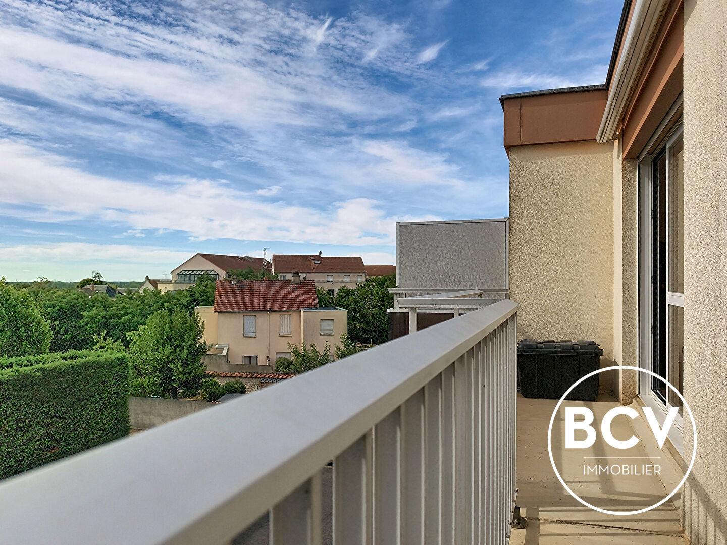 CHARTRES COMTESSES - Appartement traversant rénové - Dernier étage - 2 balcons