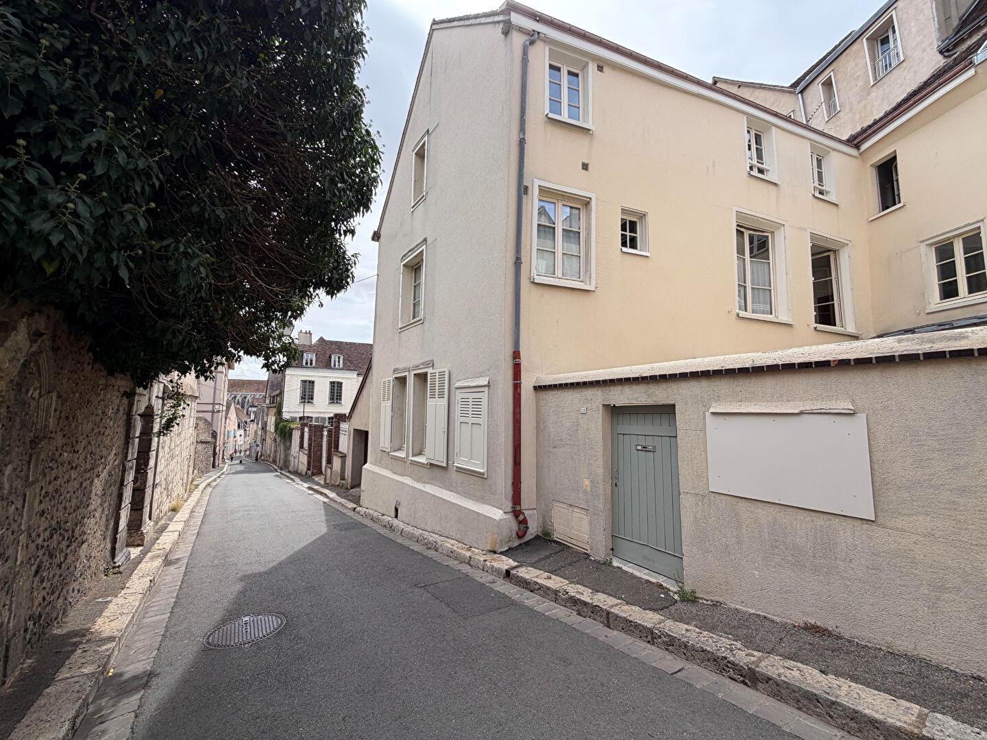 Immeuble 5 Appartements vendus loués et meublés 35700 HC/ an - Rentabilité nette 6.60%