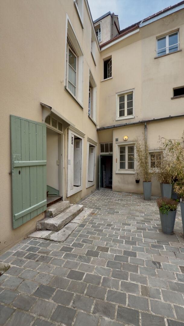 Immeuble 5 Appartements vendus loués et meublés 35700 HC/ an - Rentabilité nette 6.60%