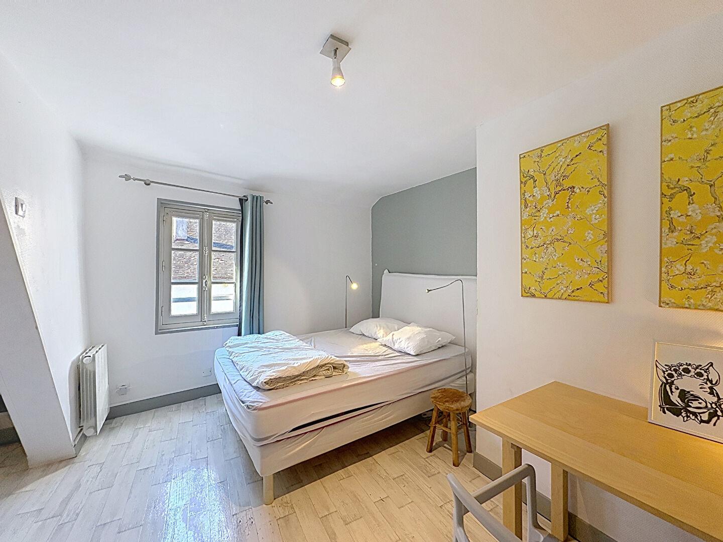 Immeuble 5 Appartements vendus loués et meublés 35700 HC/ an - Rentabilité nette 6.60%