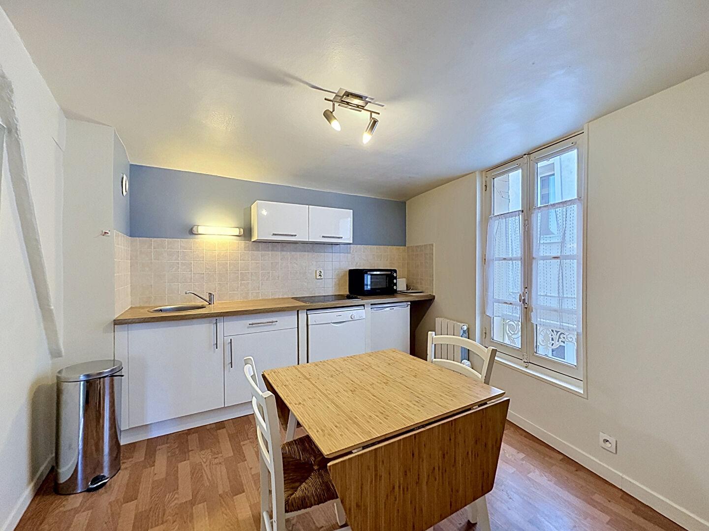 Immeuble 5 Appartements vendus loués et meublés 35700 HC/ an - Rentabilité nette 6.60%