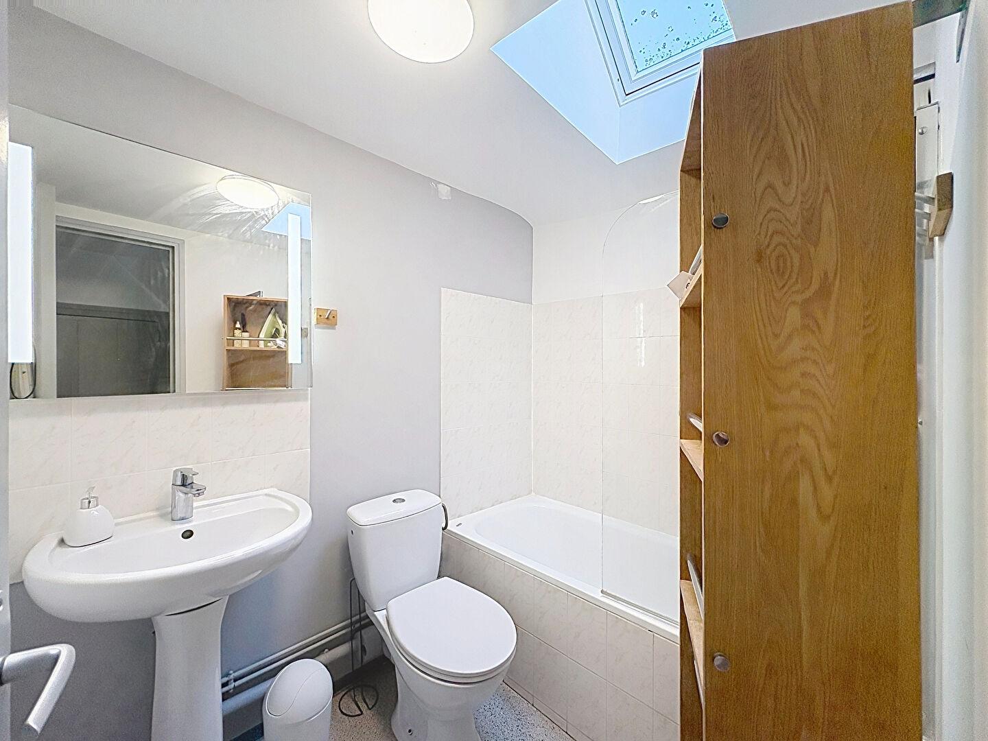 Immeuble 5 Appartements vendus loués et meublés 35700 HC/ an - Rentabilité nette 6.60%