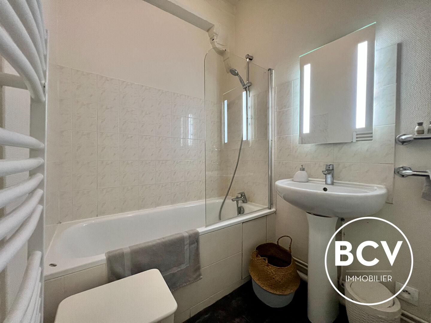 Immeuble 5 Appartements vendus loués et meublés 35700 HC/ an - Rentabilité nette 6.60%