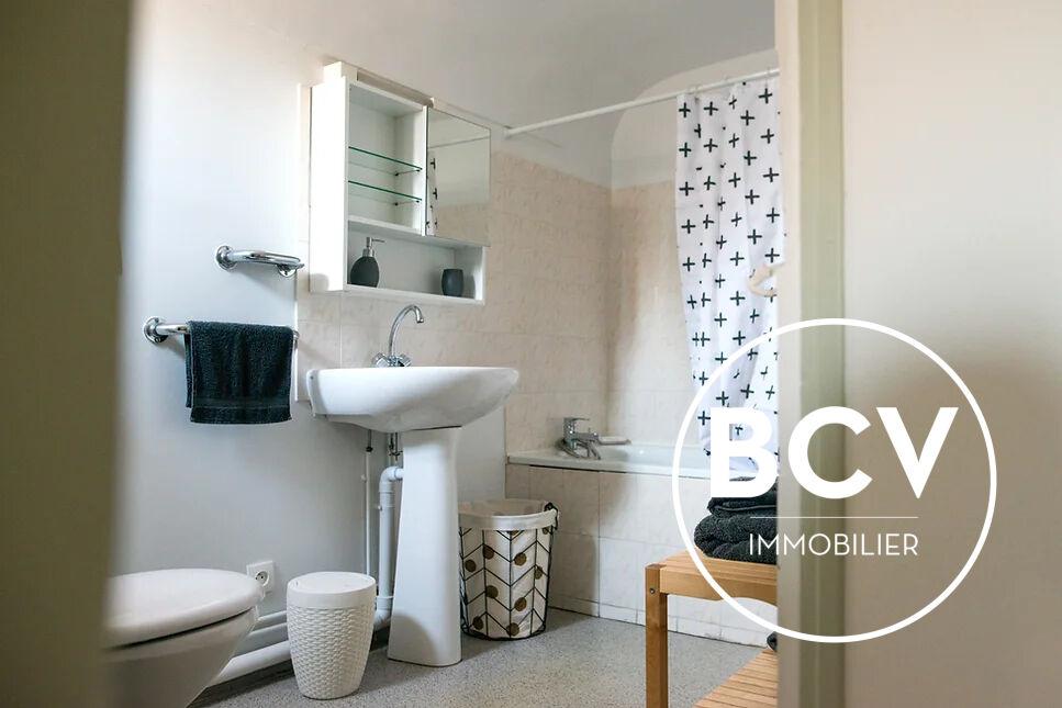 Immeuble 5 Appartements vendus loués et meublés 35700 HC/ an - Rentabilité nette 6.60%