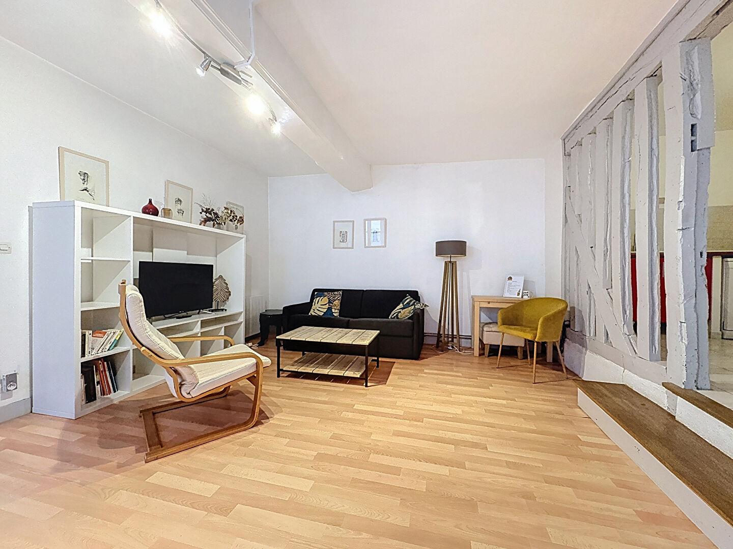 Immeuble 5 Appartements vendus loués et meublés 35700 HC/ an - Rentabilité nette 6.60%