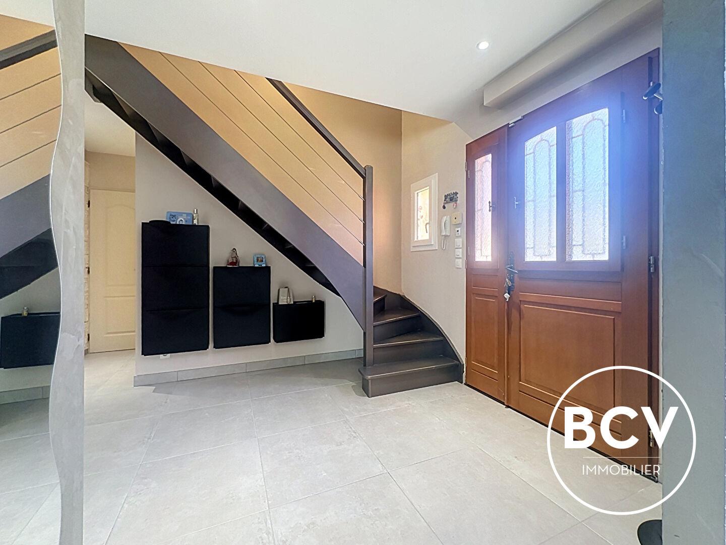 CHARTRES agglomération. Maison T7 de 209 m² (181 m² habitable) 5 chambres
