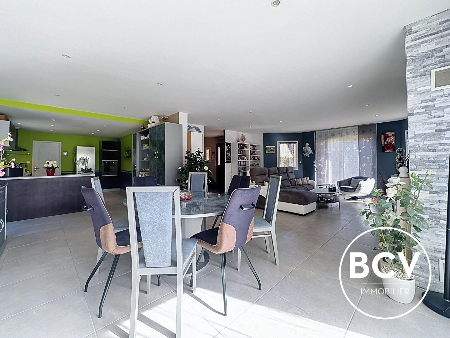 CHARTRES agglomération. Maison T7 de 209 m² (181 m² habitable) 5 chambres