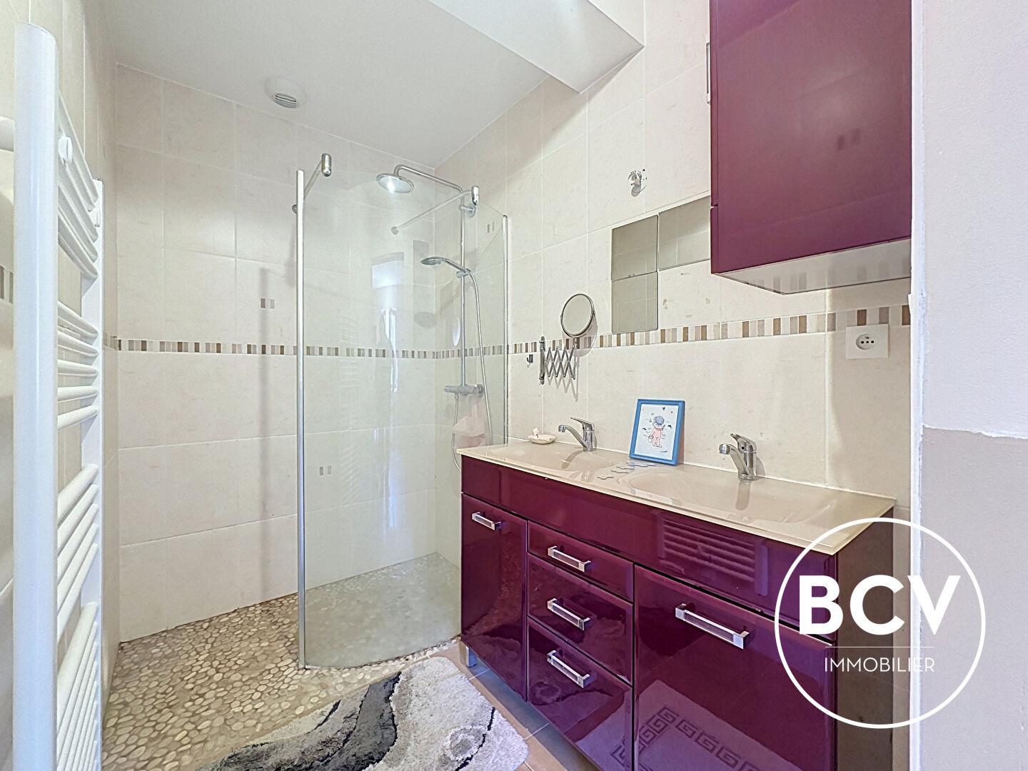 LEVES. Maison T7 de 209 m² (181 m² habitable) 5 chambres
