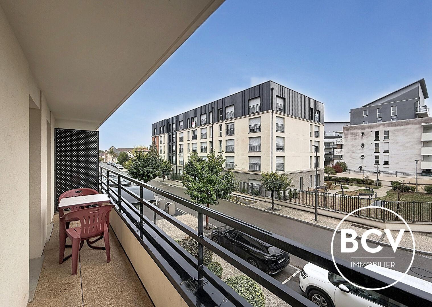 Studio rénové proche centre-ville avec balcon