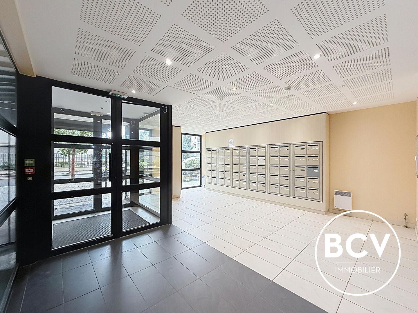 Studio rénové proche centre-ville avec balcon