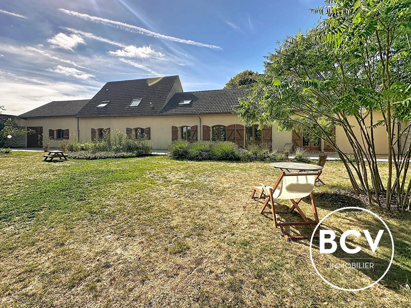 Maison T6 de 222 m² avec séjour double et grange sur terrain de 1989 m²
