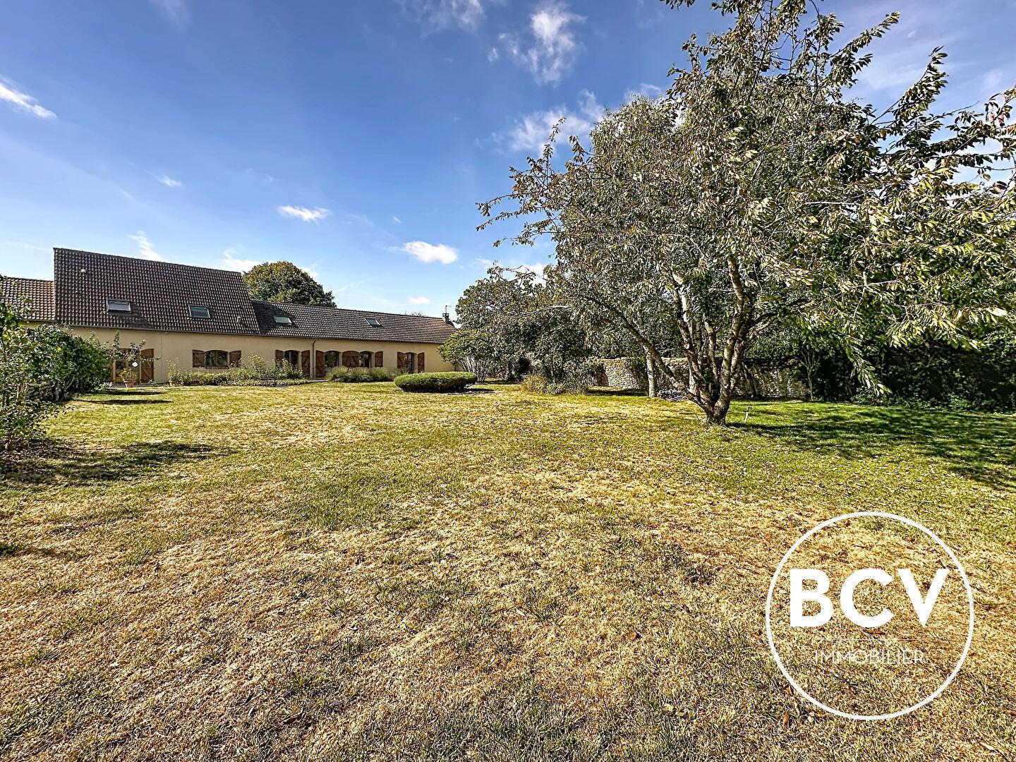 Maison T6 de 222 m² avec séjour double et grange sur terrain de 1989 m²
