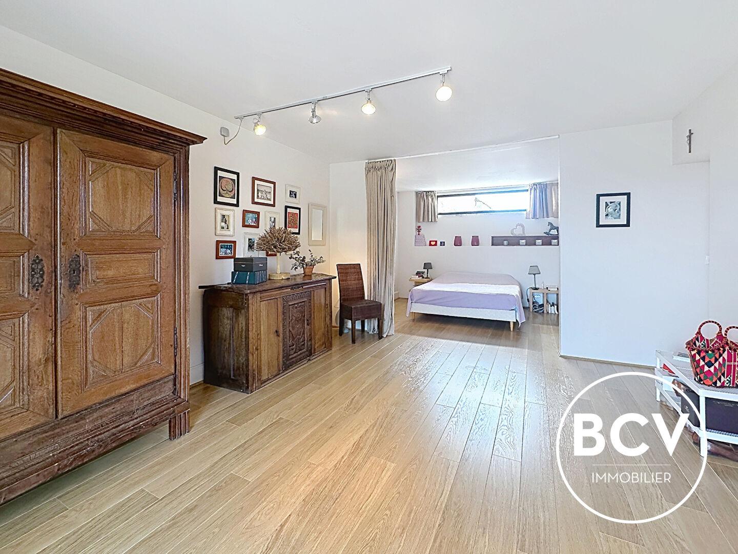 Maison T6 de 222 m² avec séjour double et grange sur terrain de 1989 m²