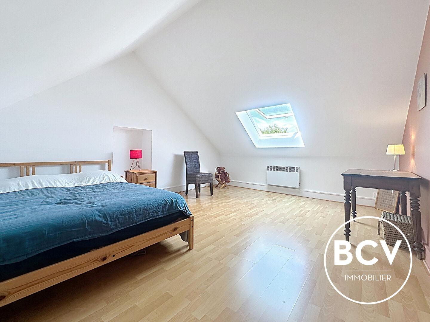 Maison T6 de 222 m² avec séjour double et grange sur terrain de 1989 m²