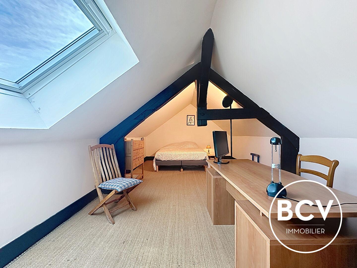 Maison T6 de 222 m² avec séjour double et grange sur terrain de 1989 m²